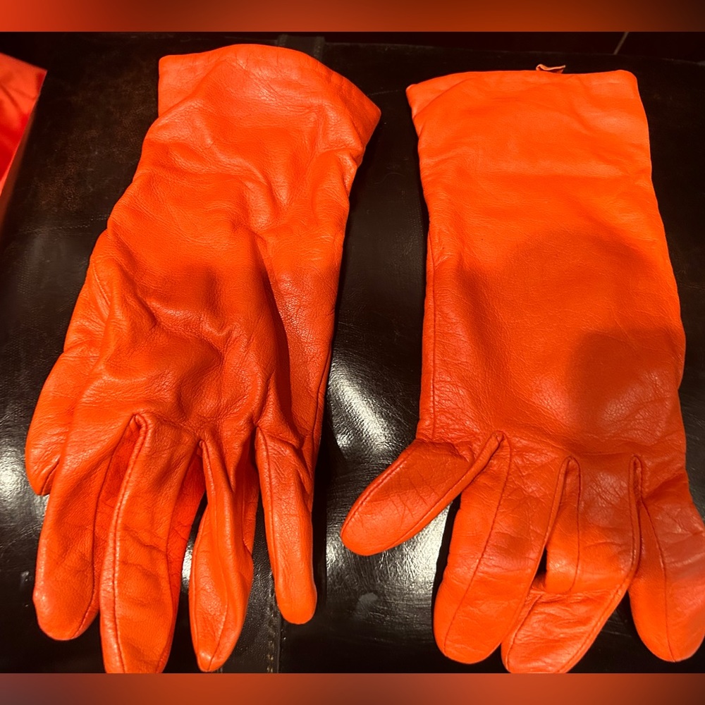 Mix it brand Orange leather gloves size 7 1/2.